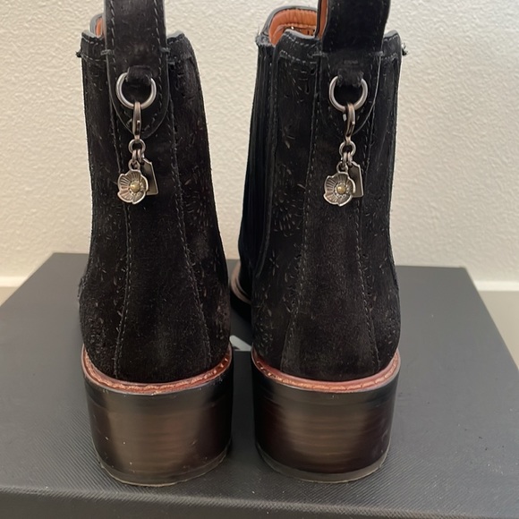 COACH Bowery Chelsea Boot with Cut Out Tea Rose in Black Suede Leather S… - Picture 4 of 15